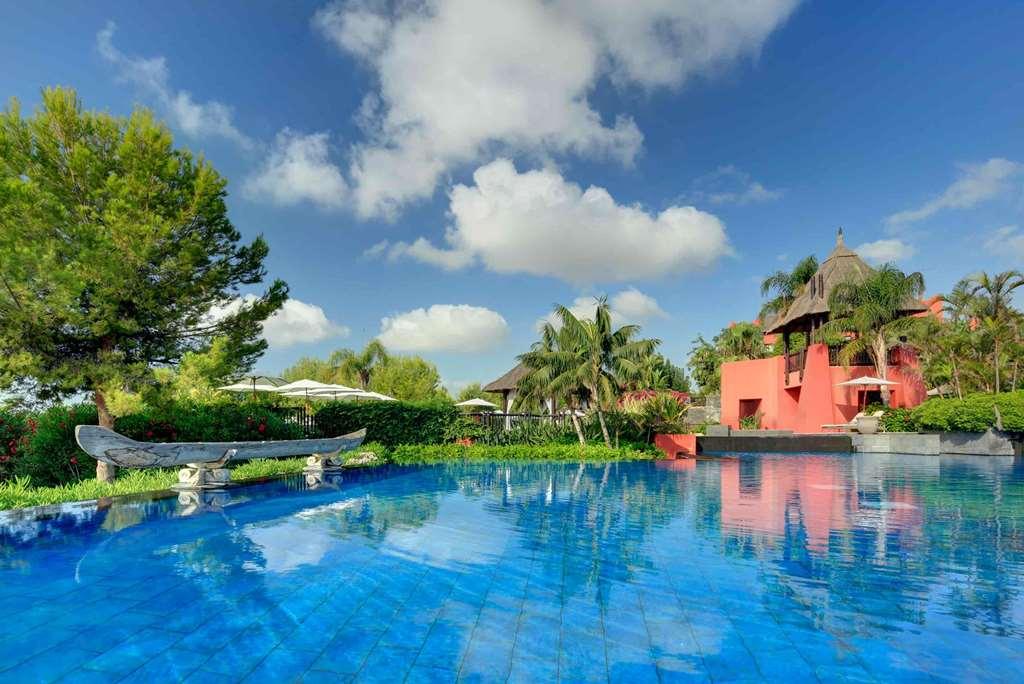 Asia Gardens Hotel & Thai Spa, A Royal Hideaway Hotel Финестрат Удобства фото The pool at the resort