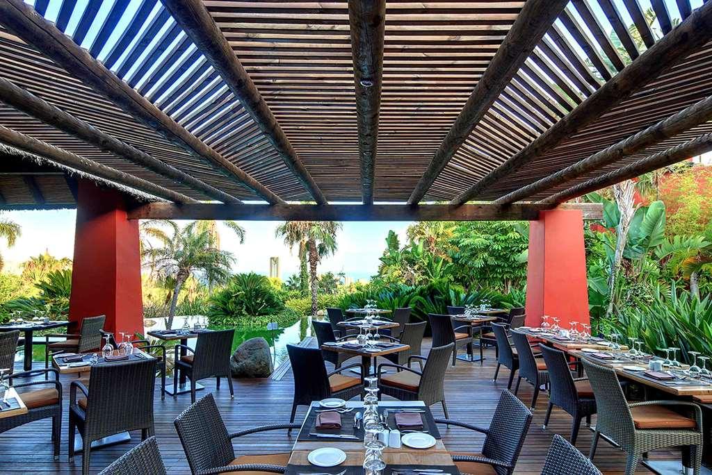 Asia Gardens Hotel & Thai Spa, A Royal Hideaway Hotel Финестрат Ресторан фото The restaurant at the hotel