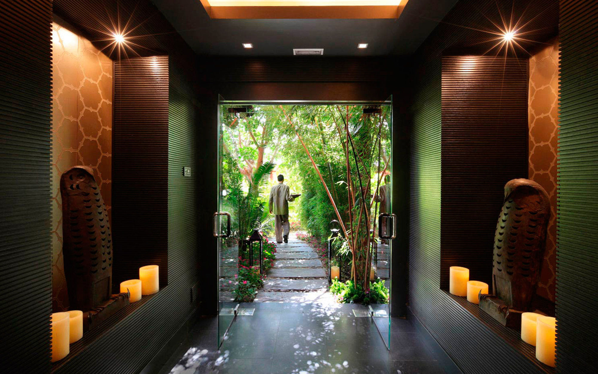 Asia Gardens Hotel & Thai Spa, A Royal Hideaway Hotel Финестрат Ресторан фото Entrance to the spa at The Ivy at Veranda