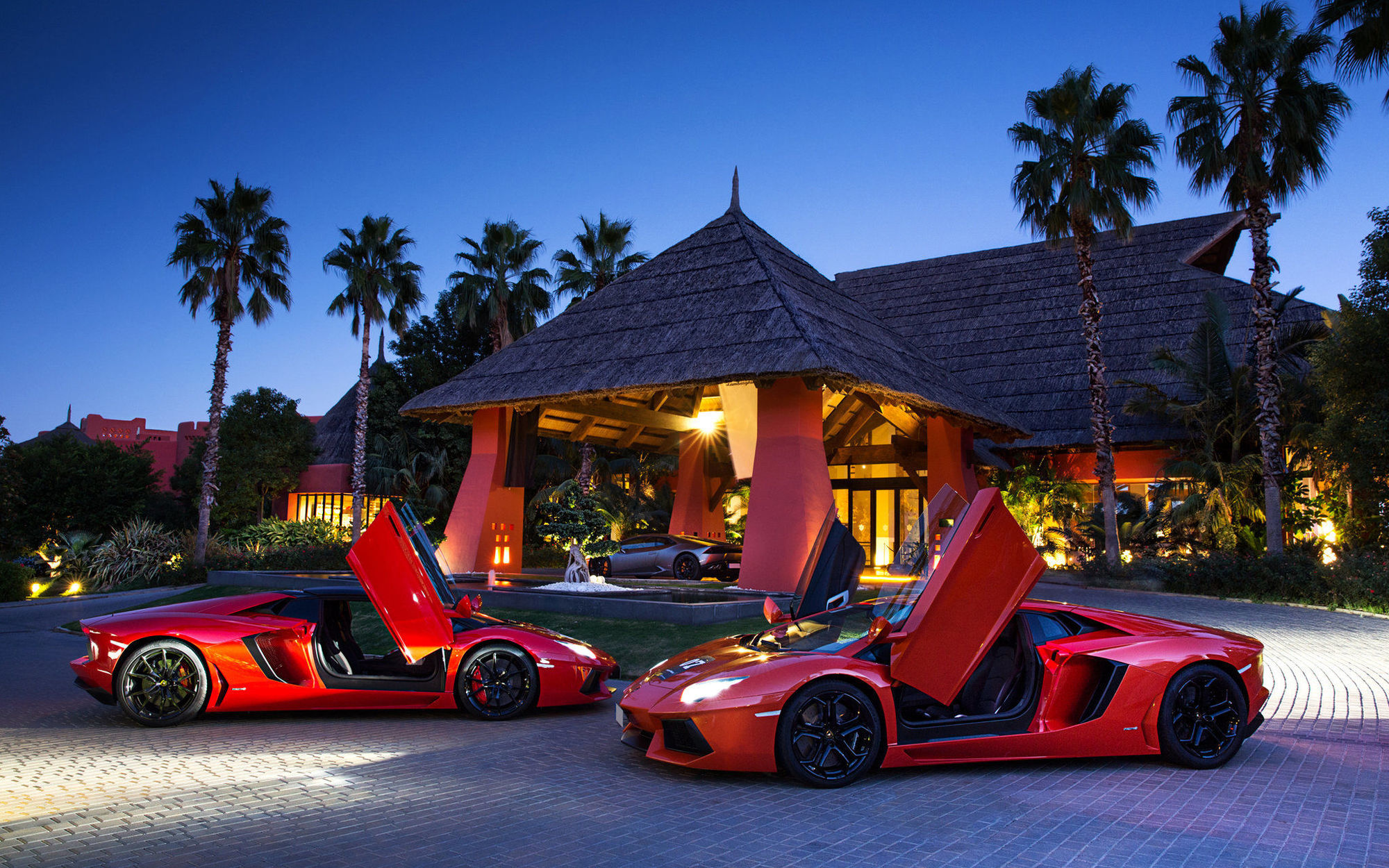 Asia Gardens Hotel & Thai Spa, A Royal Hideaway Hotel Финестрат Экстерьер фото Lamborghini Aventador