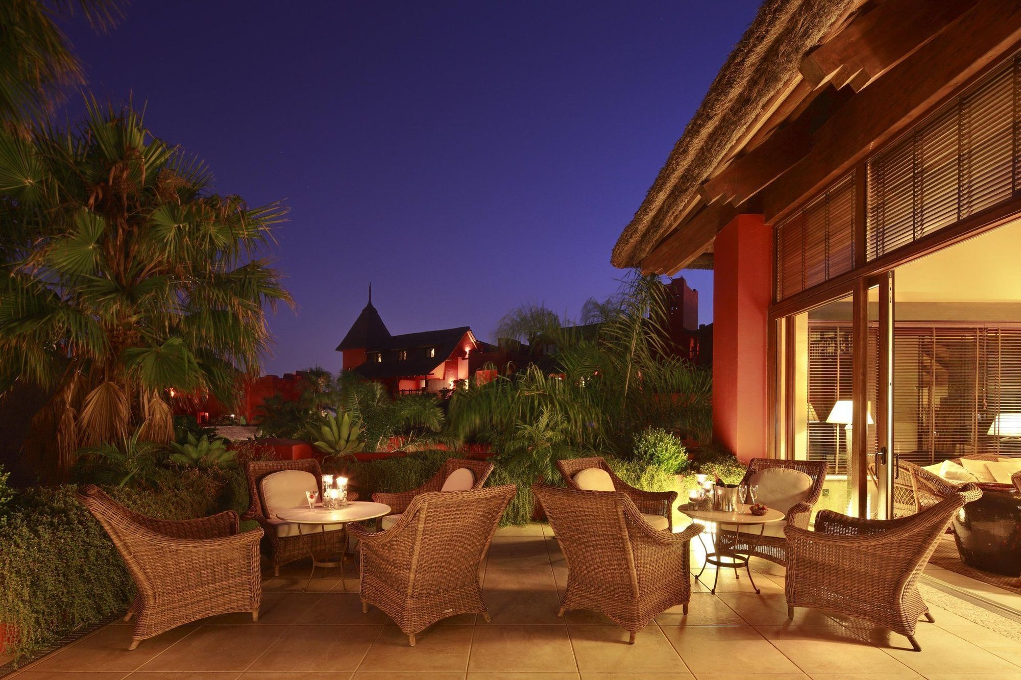 Asia Gardens Hotel & Thai Spa, A Royal Hideaway Hotel Финестрат Ресторан фото The Terrace at the Mandarin Oriental, Munich