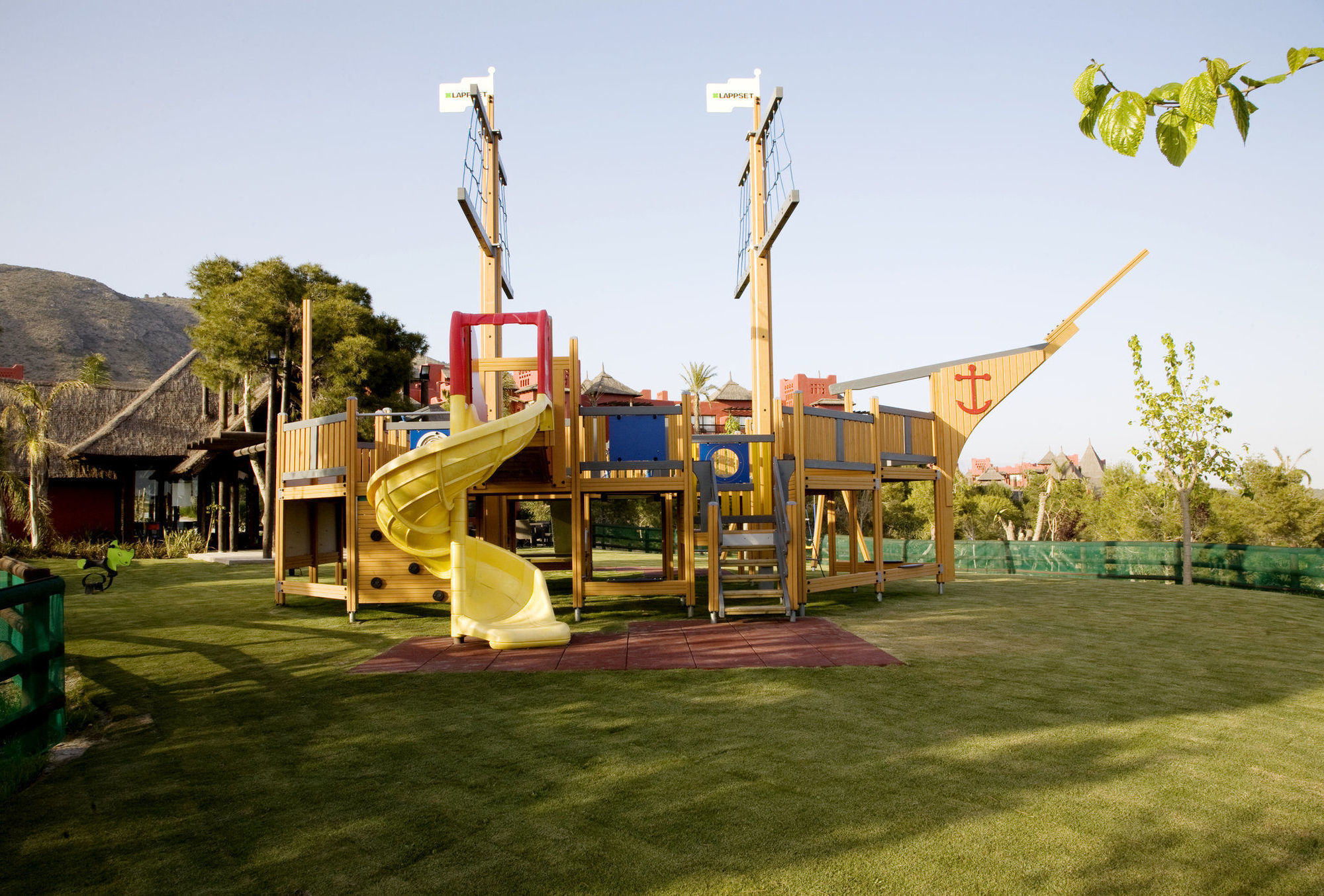 Asia Gardens Hotel & Thai Spa, A Royal Hideaway Hotel Финестрат Удобства фото Playground at the resort