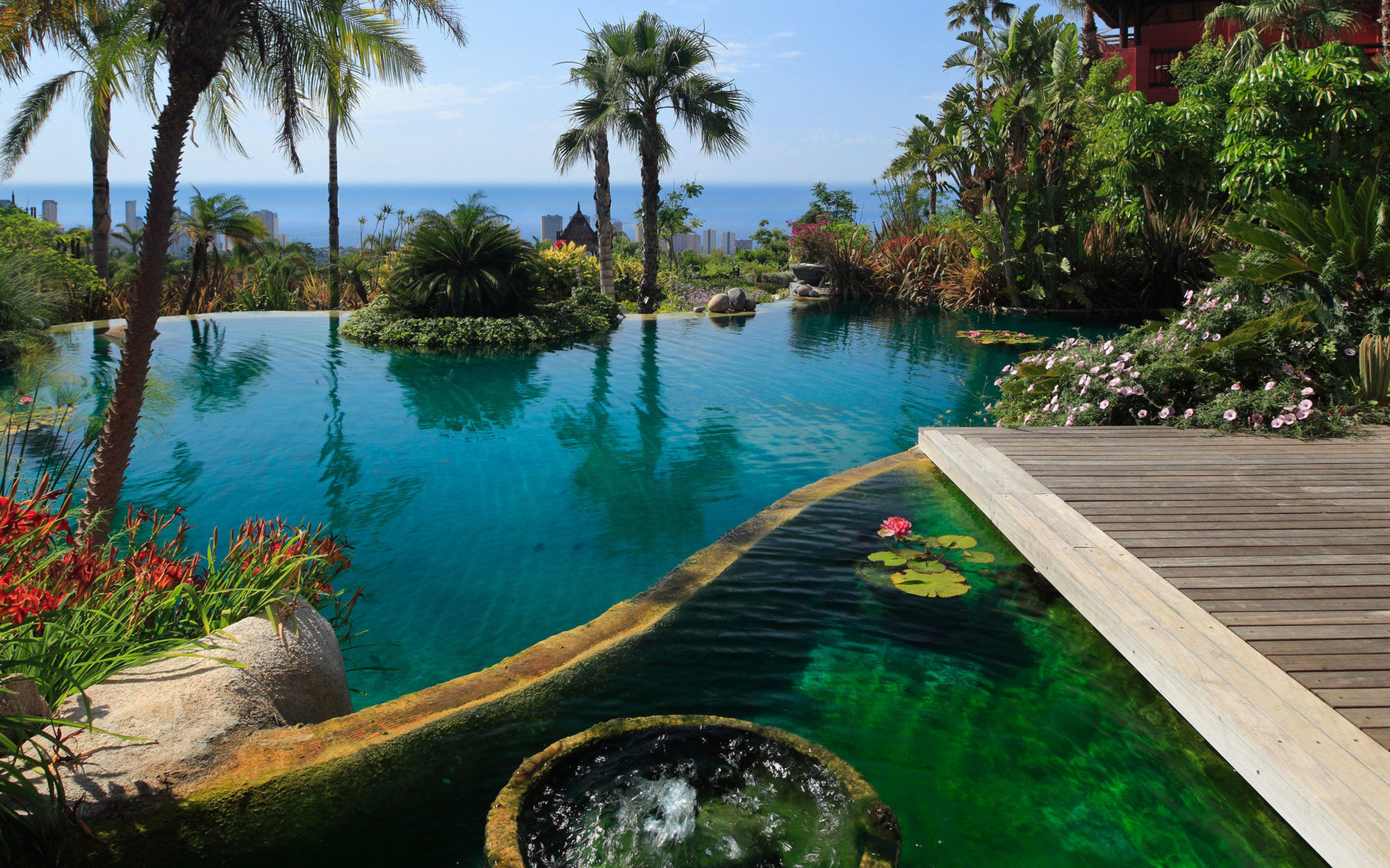 Asia Gardens Hotel & Thai Spa, A Royal Hideaway Hotel Финестрат Экстерьер фото The pool at the Four Seasons Hotel